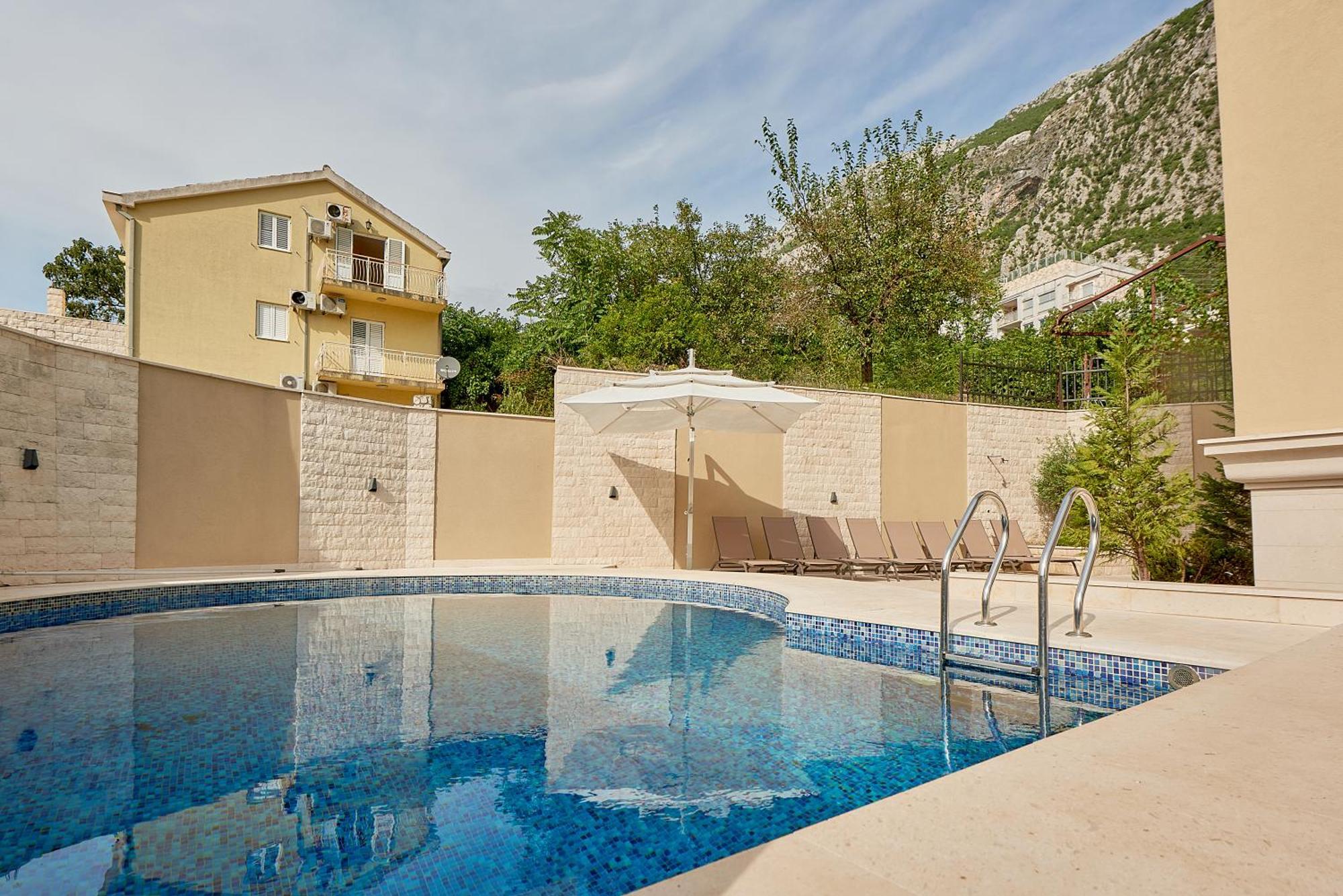 2Montenegro Limeta Apartments With Pool Kotor Exteriér fotografie